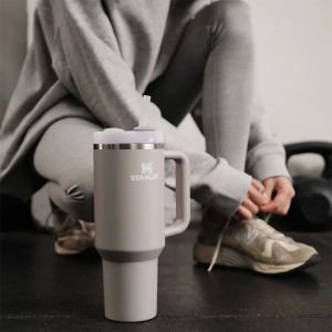 Stanley Quencher Pipetli Termos Bardak 1.18 Lt